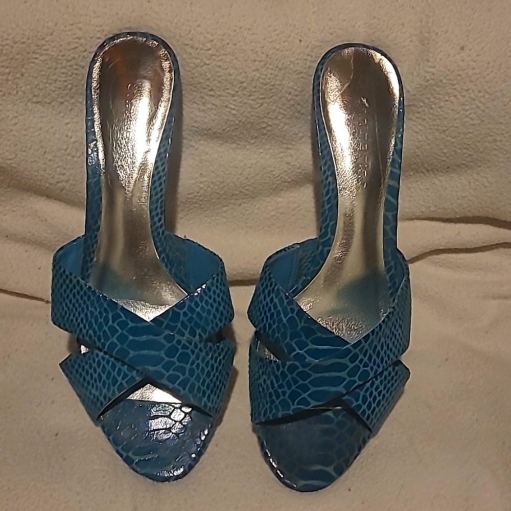 Sandals, kitten heel